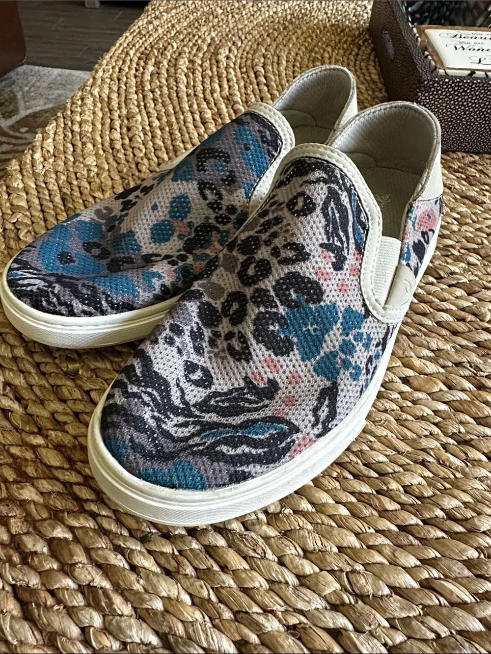 Olukai Women’s size 6 Slip-On Canvas Shoes in Teal and Pink Leopard Print